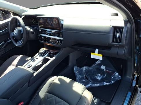 New 2026 Nissan Pathfinder Platinum w/ Cargo Package AWD/4WD image 12