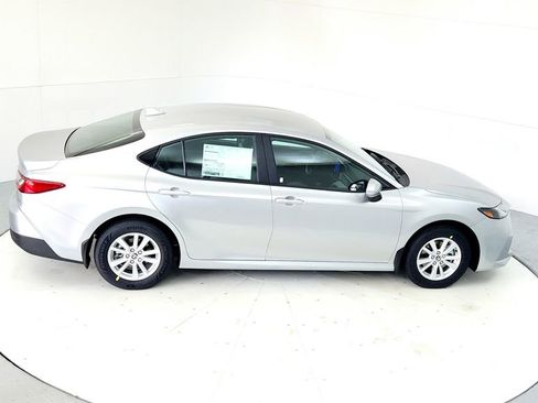 Used 2026 Toyota Camry LE AWD/4WD image 18