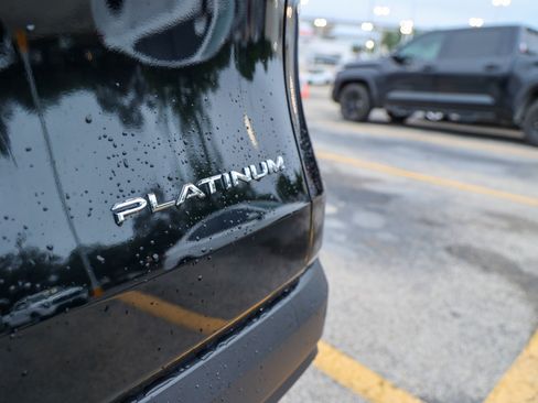 Used 2024 Toyota Grand Highlander Platinum AWD/4WD image 12