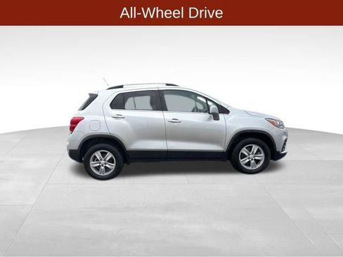 Used 2019 Chevrolet Trax LT w/ LT Convenience Package image 8