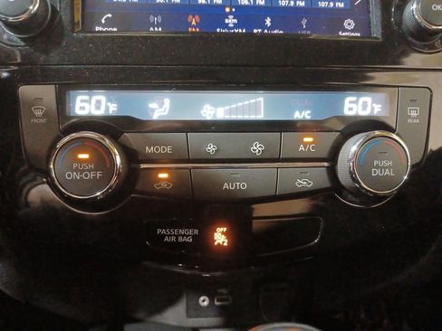 Used 2022 Nissan Rogue Sport SV w/ Technology Package image 16