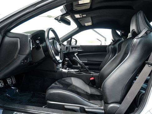 Used 2019 Toyota 86 RWD image 4