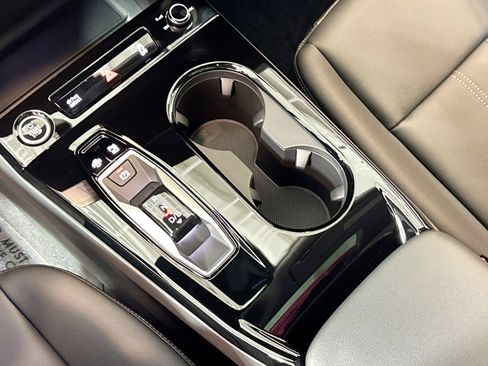 New 2025 Audi Q6 e-tron Premium image 15