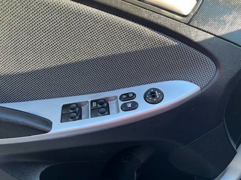 Used 2012 Hyundai Accent GS image 17