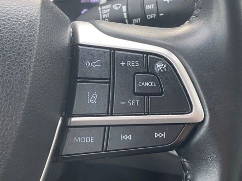 Used 2023 Toyota Highlander LE image 26