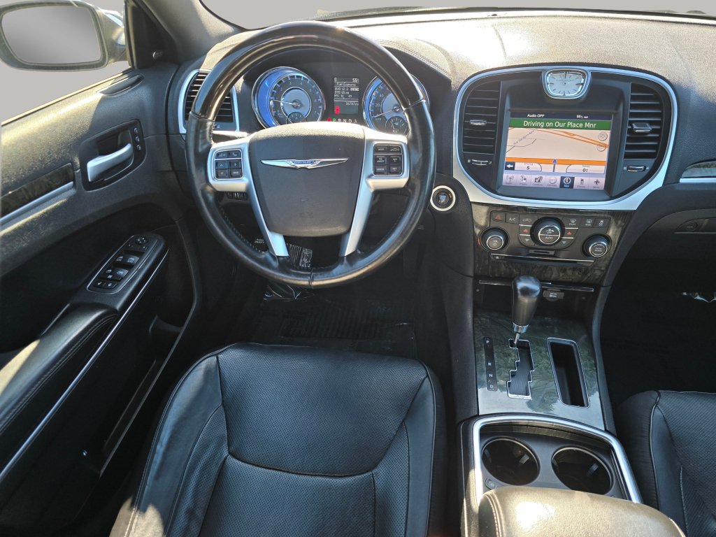 Used 2011 Chrysler 300 C RWD image 3