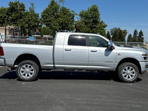 New 2026 RAM 2500 Laramie AWD/4WD image 2