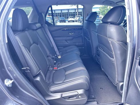 Used 2025 Honda Pilot EX-L image 16
