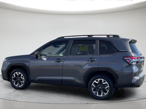 Used 2025 Subaru Forester Premium w/ Convenience Package #1 AWD/4WD image 8