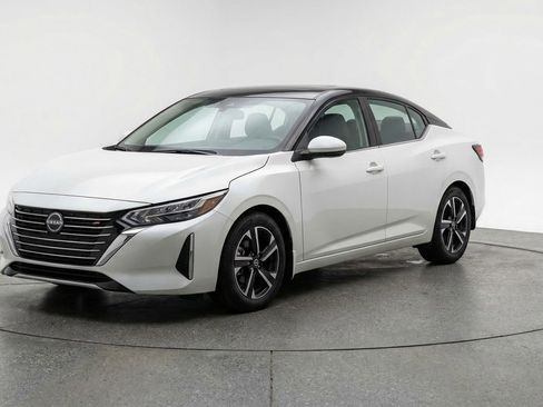 Used 2025 Nissan Sentra SV FWD image 3