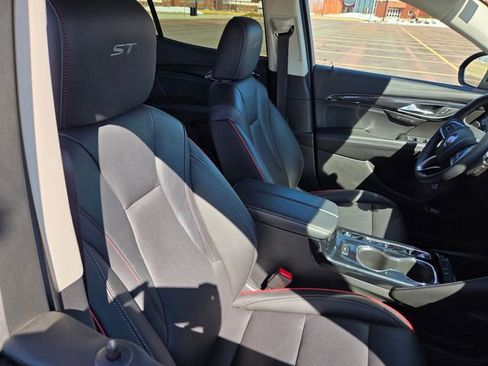 Used 2022 Buick Envision Essence w/ Technology Package I FWD image 42