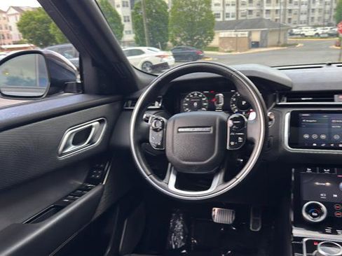 Used 2018 Land Rover Range Rover Velar R-Dynamic SE AWD/4WD image 24