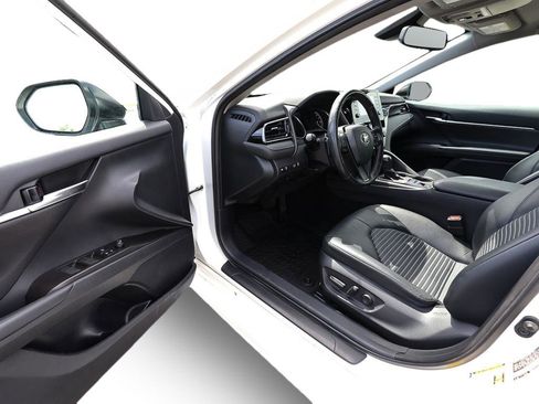 Used 2022 Toyota Camry SE w/ Convenience Package FWD image 11