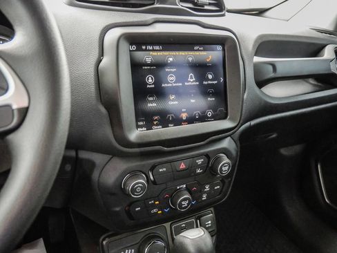 Used 2023 Jeep Renegade Latitude AWD/4WD image 29
