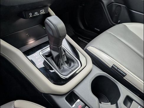 Used 2025 Subaru Forester Limited image 22