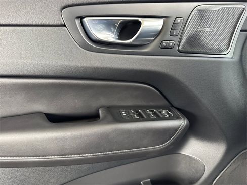 Certified 2023 Volvo XC60 B5 Ultimate w/ Climate Package image 10