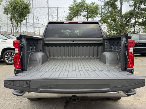 Used 2024 Chevrolet Silverado 1500 LT AWD/4WD image 7