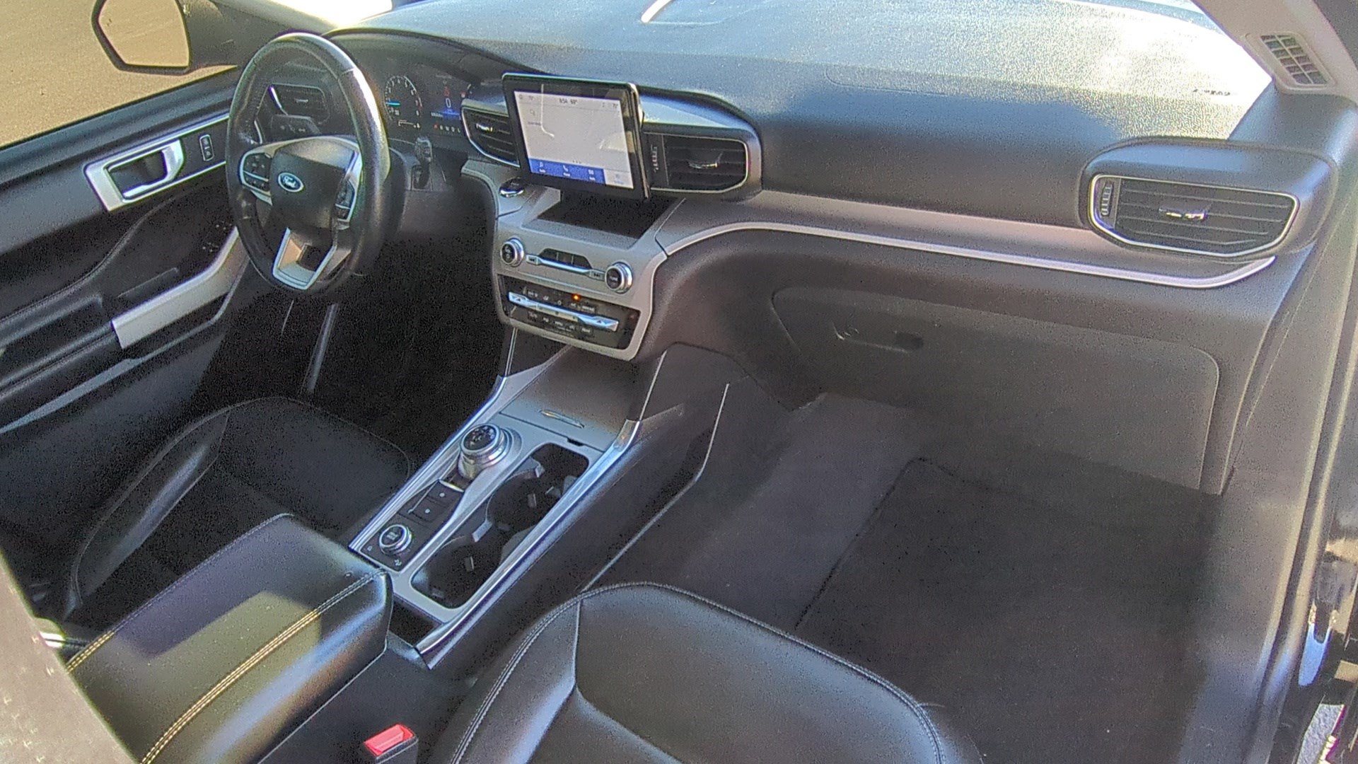Used 2023 Ford Explorer XLT w/ Equipment Group 202A AWD/4WD image 30