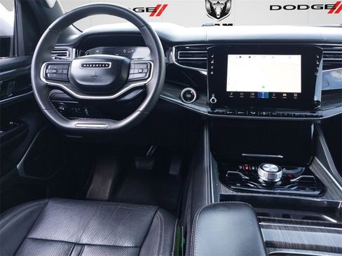 Used 2022 Jeep Wagoneer Series III w/ Rear Seat Video Group 1 image 10