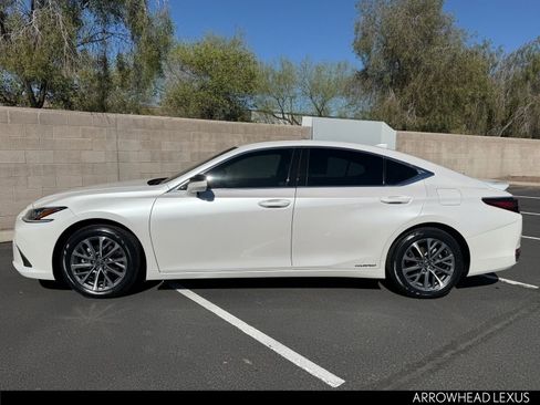 Used 2022 Lexus ES 300h w/ Accessory Package image 3