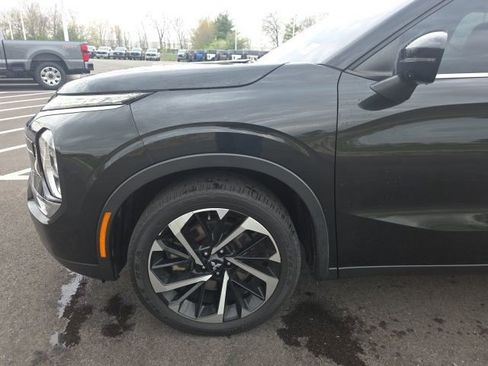 Used 2022 Mitsubishi Outlander SE image 18