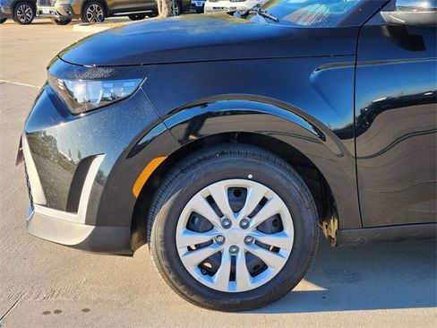 Certified 2025 Kia Soul LX image 8