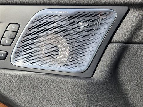 Used 2023 Volvo XC60 T8 Ultimate image 4