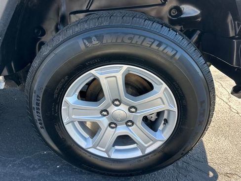 Used 2022 Jeep Wrangler Unlimited Sport image 29