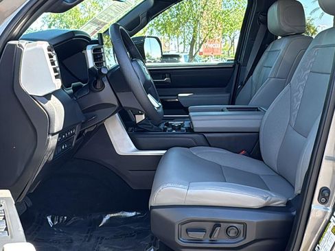Used 2025 Toyota Tundra Limited image 27