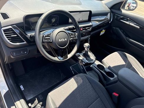 New 2026 Kia Seltos S FWD image 19