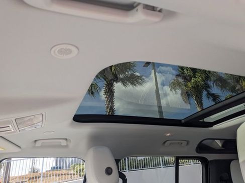 Used 2025 Land Rover Defender 110 S image 17