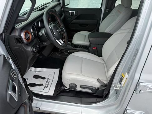 Used 2023 Jeep Gladiator Mojave w/ LED Lighting Group AWD/4WD image 14