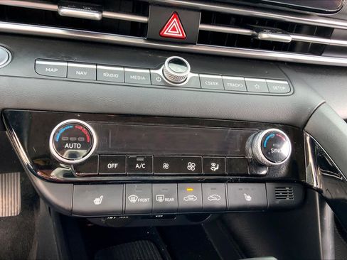Used 2024 Hyundai Elantra SEL w/ Convenience Package image 31