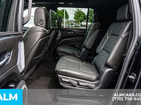Used 2024 Cadillac Escalade ESV V AWD/4WD image 23