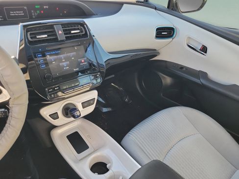 Used 2016 Toyota Prius Two image 24