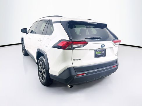 Used 2022 Toyota RAV4 XLE Premium image 5