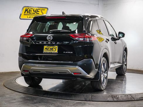 Used 2021 Nissan Rogue Platinum image 4
