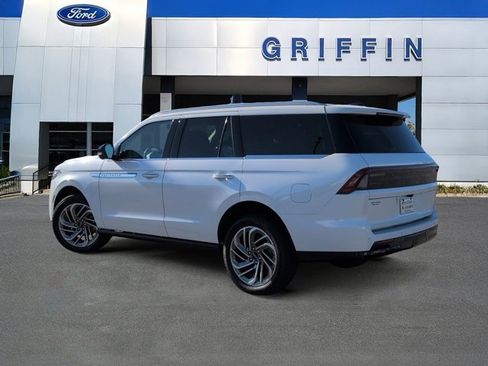 New 2025 Lincoln Navigator Reserve image 9