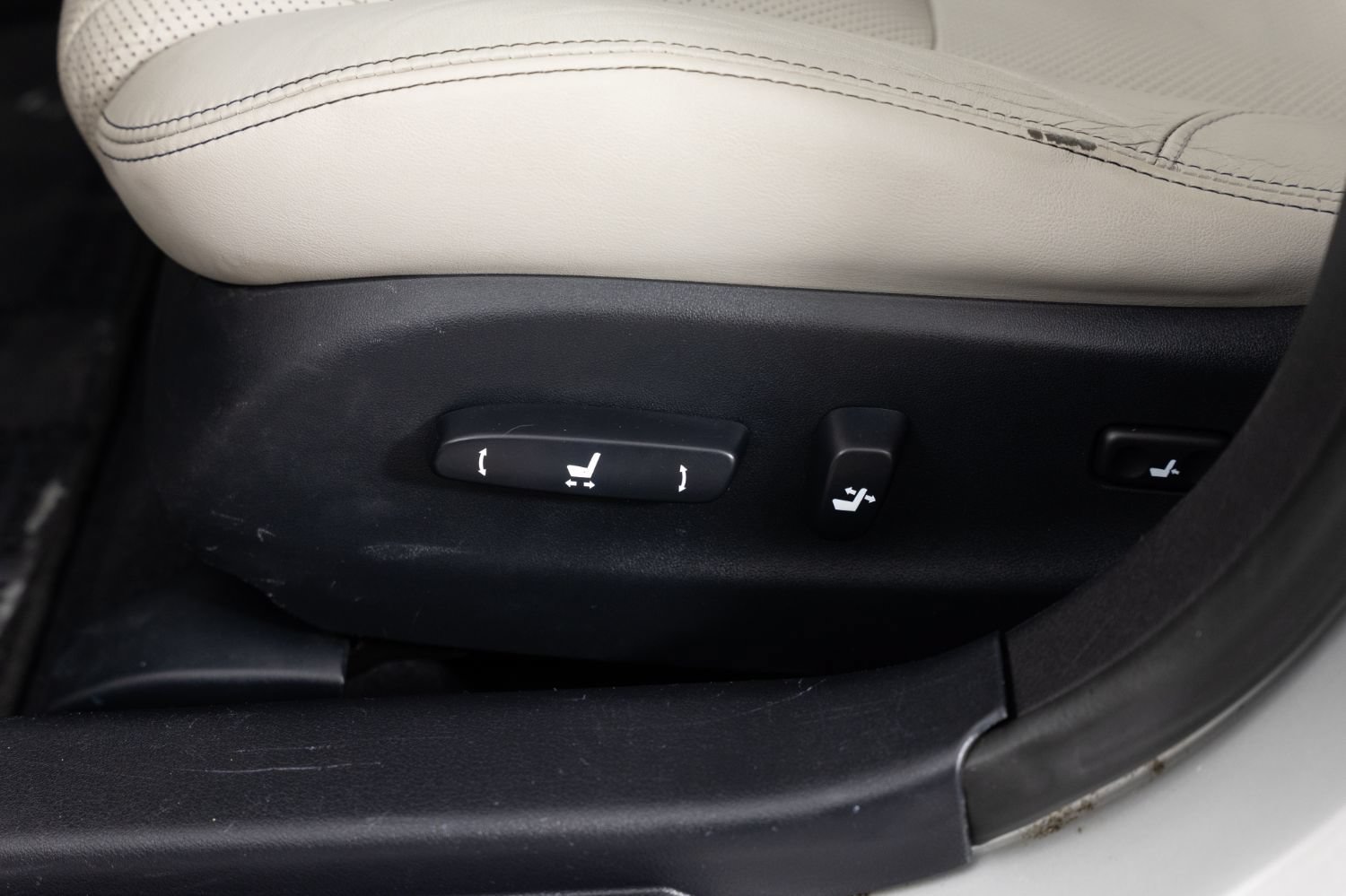 Used 2010 Lexus IS 250 w/ Premium Pkg Value Edition RWD image 16