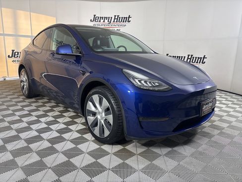 Used 2021 Tesla Model Y Long Range image 3