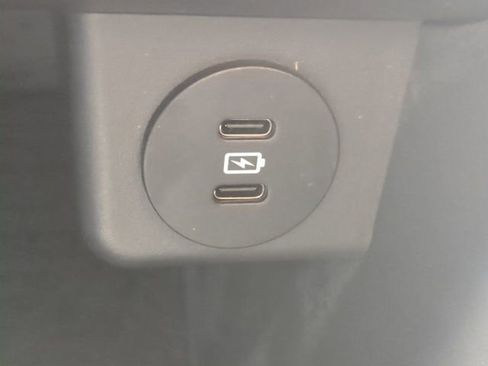 Used 2025 Ford Explorer Active RWD image 21