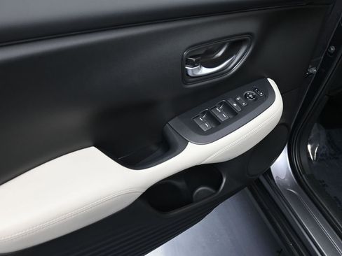 Used 2025 Honda HR-V LX image 12