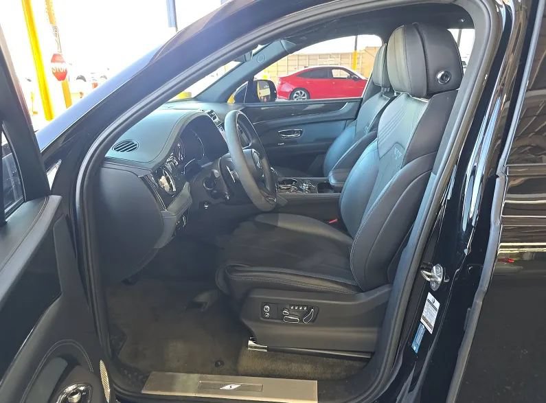Used 2023 Bentley Bentayga AWD/4WD image 6