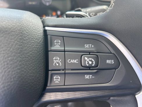 Used 2024 Jeep Grand Cherokee Laredo X w/ Luxury Tech Group I AWD/4WD image 43
