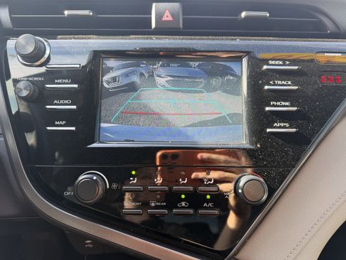 Used 2019 Toyota Camry LE FWD image 15