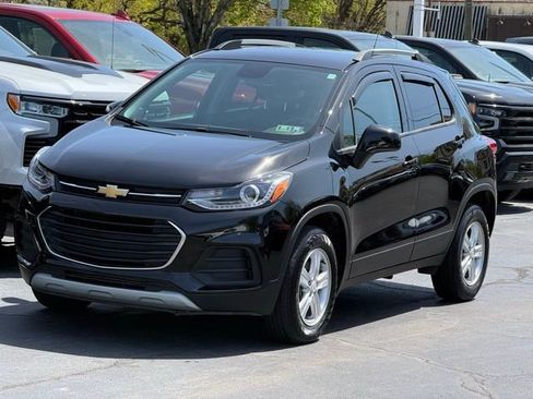 Used 2022 Chevrolet Trax LT w/ LT Convenience Package AWD/4WD image 3
