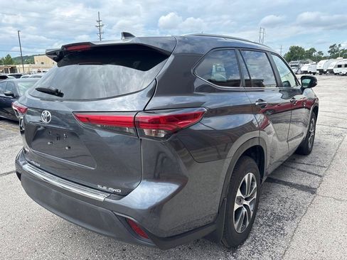 Used 2023 Toyota Highlander XLE AWD/4WD image 11