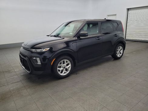 Used 2020 Kia Soul S FWD image 2