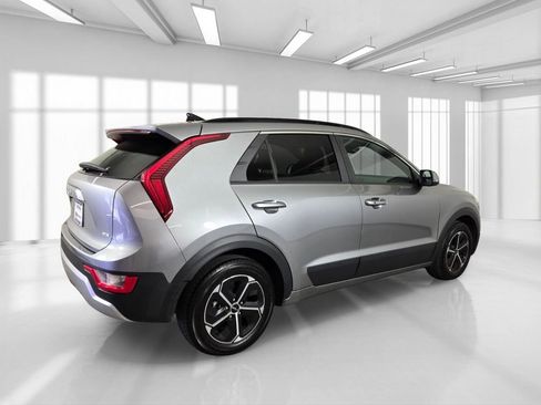 Used 2023 Kia Niro EX FWD image 8