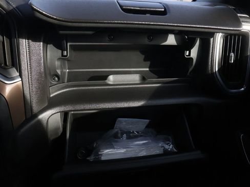 Used 2020 Chevrolet Silverado 1500 High Country w/ Technology Package image 32